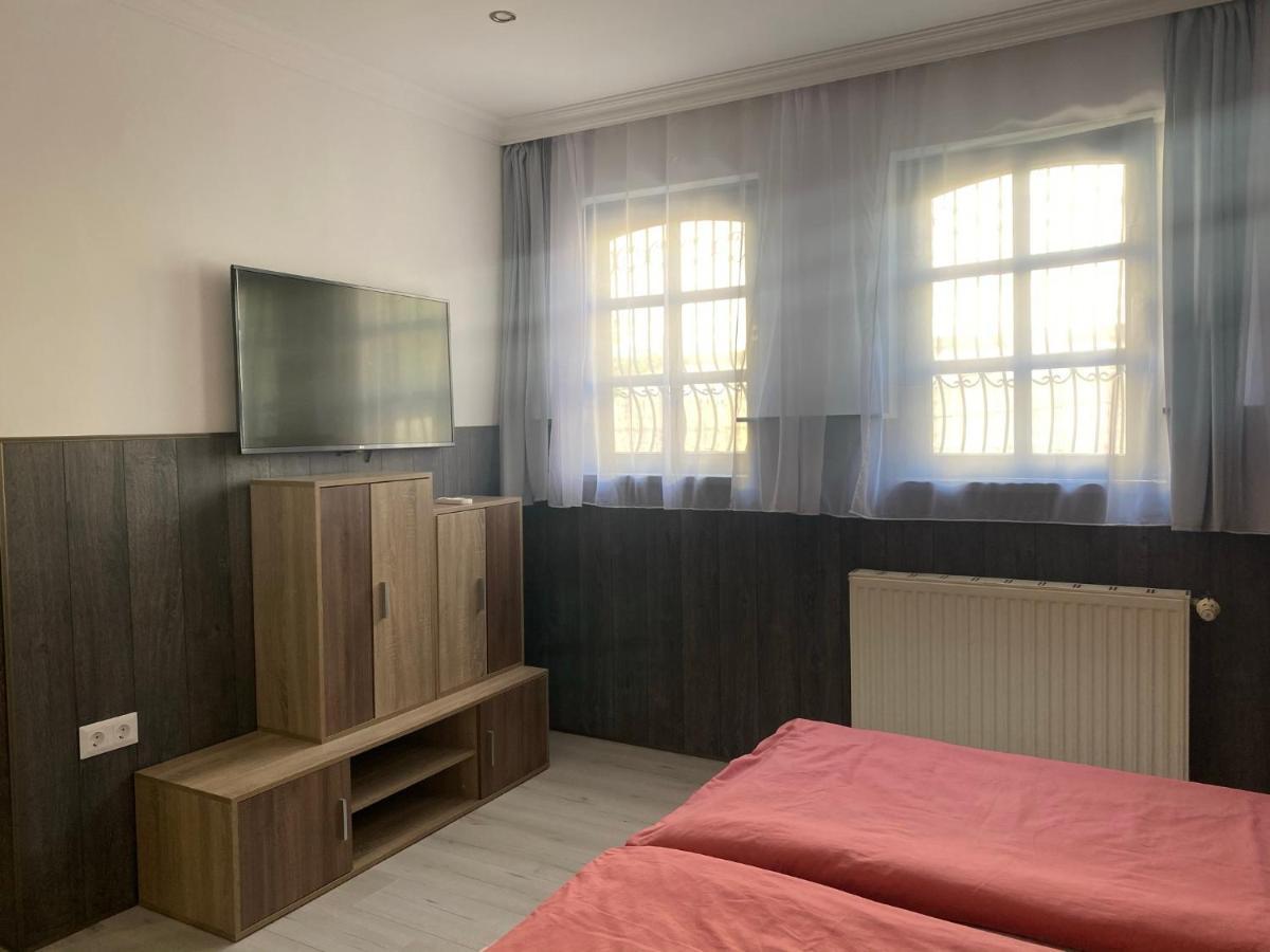 Holiday Apartmanhaz Balatonfured Exterior photo