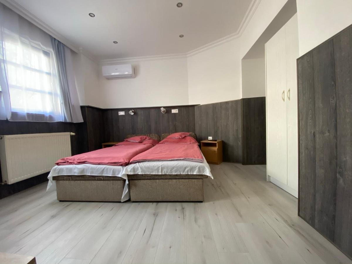 Holiday Apartmanhaz Balatonfured Exterior photo